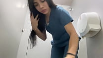 CÁMARA OCULTA DE ENFERMERA CULONA MASTURBANDOSE SQUIRTING REAL